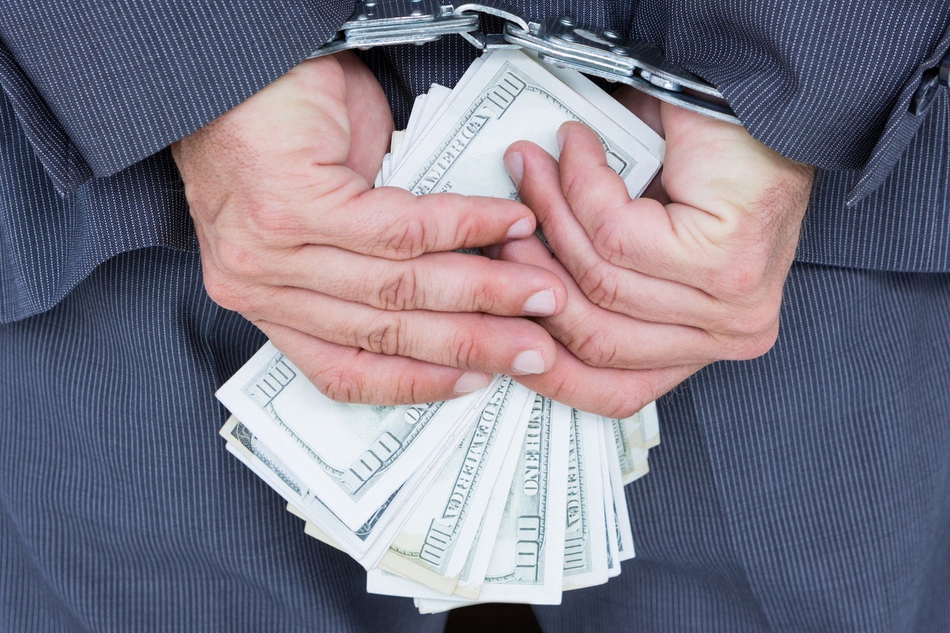 shining-business-businessman-finance-studio_1134-685[1]